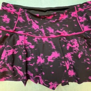 Lululemon vintages skirt. Size 6. Purple print with reflector strips.  Like new.